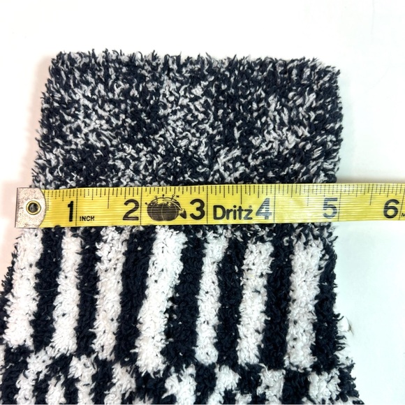 Barefoot Dreams Cozy Chic Abstract Check Dog
Sweater Size Small - Picture 16 of 16